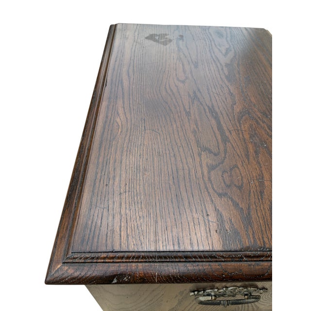 1970s Ethan Allan Charter Oak Jacobean End Table Bachelors Silver Chest Nightstand For Sale - Image 14 of 15