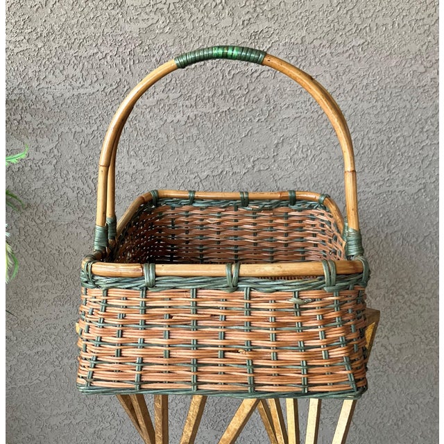 Abundantly-Sized Late 20th-Century Bamboo & Natural Willow Baker’s-Style Basket For Sale In Austin - Image 6 of 18
