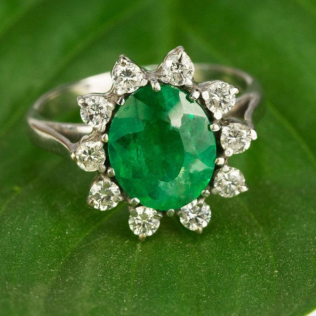 Late 20th Century Late 20th Century 18k Emerald Ring, Size 5 For Sale - Image 5 of 5
