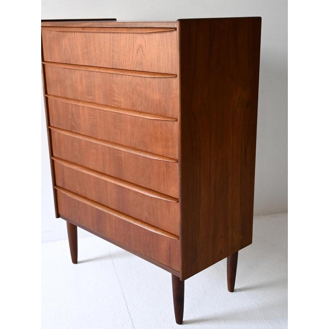 Brown Vintage Scandinavian Chest of Drawers with Cantilevered Handles, 1950s For Sale - Image 8 of 9