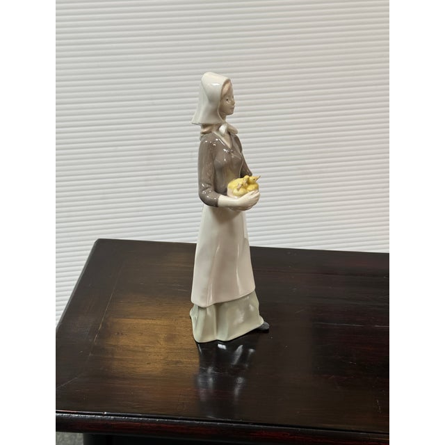 Yellow Carl Scheidig Grafenthal Factory Girl Carrying Ducklings Porcelain Figurine, Signed For Sale - Image 8 of 12