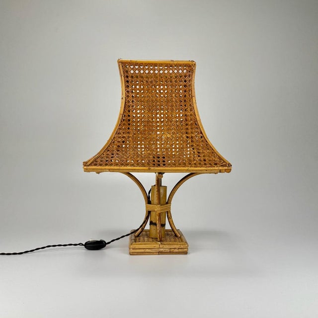 Mid-Century Modern Bamboo and Wicker Table Lamp, 1960s, in Very Good conditions. Designed 1960 to 1969 European Plug (up...