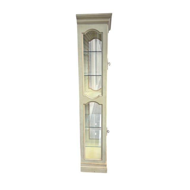 Traditional Mid 20th Century Jasper Cabinet Co. Cream China Cabinet For Sale - Image 3 of 17