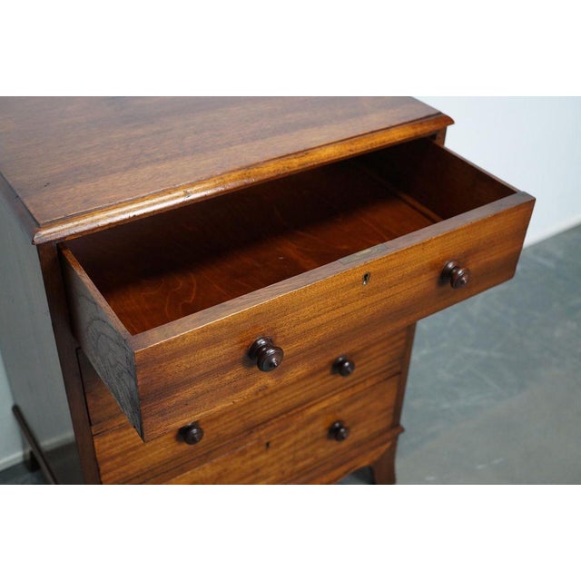Late Victorian English Mahogany Chest of Drawers, Late 19th Century For Sale - Image 11 of 18