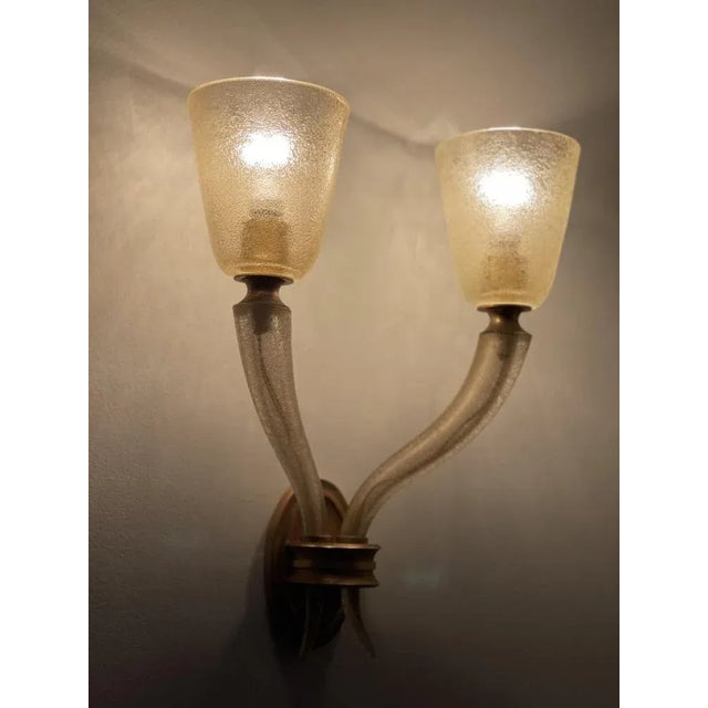 Murano glass wall lamp. 1940's. 1940's murano wall lamp of brass and glass. The glass finish in corroso with gold foil....