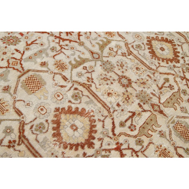 1900s Sultanabad Persian Gallery Wool Rug in Beige and Orange With Floral Motif For Sale - Image 4 of 9
