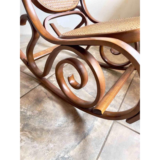 Vintage Rocking Chair in Bent Beech and Vienna Straw in the style of Thonet, 1970s For Sale - Image 15 of 18