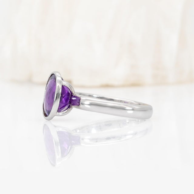 2.6Ct Amethyst Solitaire Ring With Bezel Setting: Solid 14k Gold, Size 6.75 For Sale In Columbus - Image 6 of 8