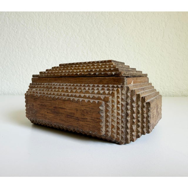 Early 1900s American Tramp Art Chip Carved Box For Sale In Sacramento - Image 6 of 12