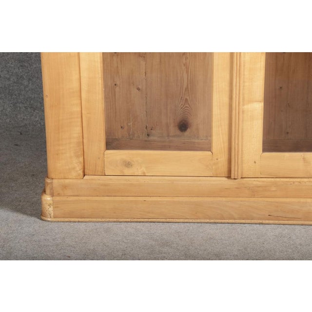 Biedermeier Showcase in Cherry Tree, 1840s For Sale - Image 9 of 18