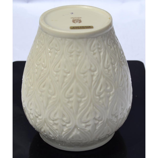 1960s Lenox Kismet Collection Fine Bone Porcelain Ginger Jar Vase Embossed Fleur-De-Lis Pattern For Sale - Image 9 of 12