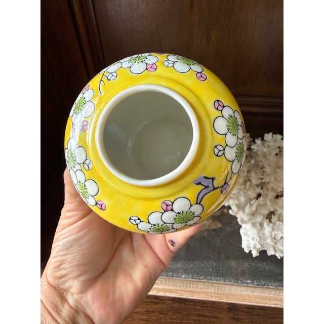 Vintage Yellow Bird Chinoiserie Ginger Jar, Famille Jeune Vase, Asian Style Decor For Sale - Image 4 of 6