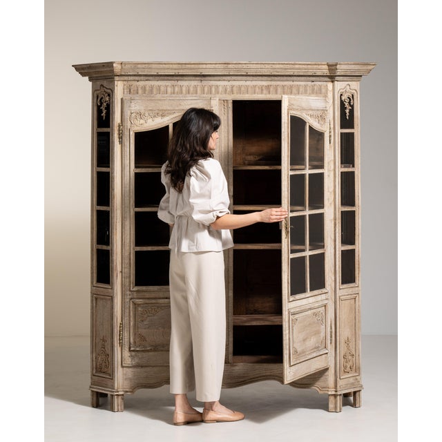 Provençal Oak Vitrine, Rustic Charm, French Rustic Design, France, Circa 1820 For Sale In Greensboro - Image 6 of 17