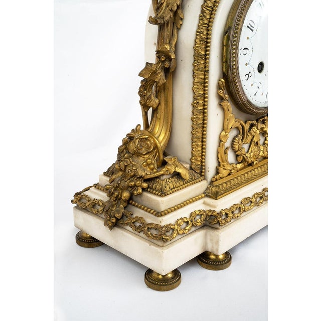 Antique 19th Century Napoleon III Triptych Clock in Gilded bronze and White Statuary Marble, Set of 3 For Sale - Image 5 of 7