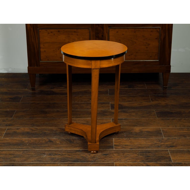 Biedermeier Austrian Biedermeier Period 1840s Walnut Guéridon Table with Ebonized Rim For Sale - Image 3 of 6