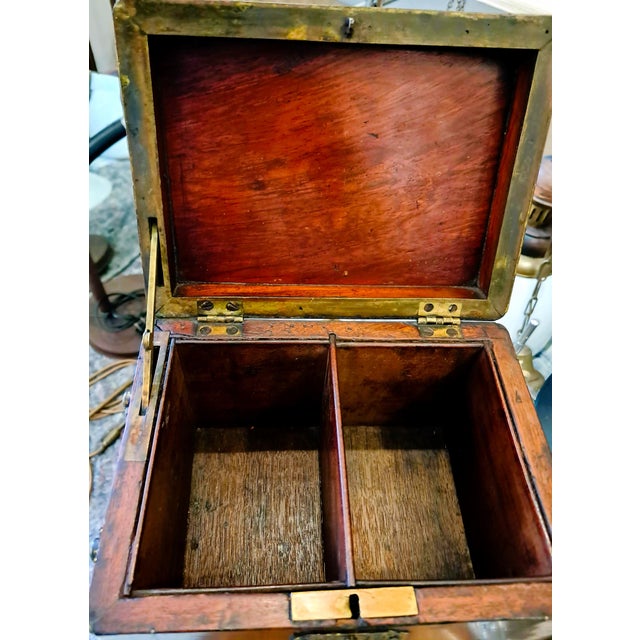 Brown Small Victorian Travel Box in Mahogany and Brass, 1800s For Sale - Image 8 of 14