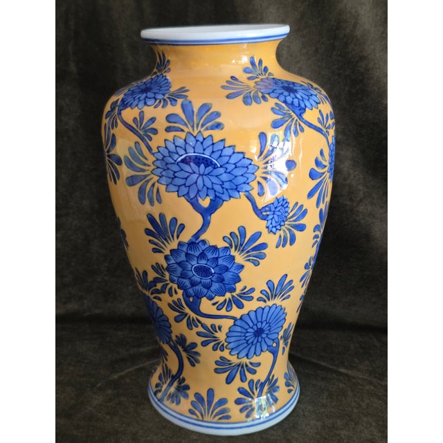 Chinoiserie Vintage Chinese Yellow Ground & Cobalt Blue Chrysanthemum Baluster Vases - A Pair For Sale - Image 3 of 10