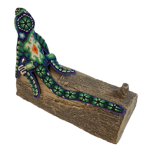 Mid-Century Art Deco Beaded Lizard on a Faux Bois Ceramic Log. For Sale