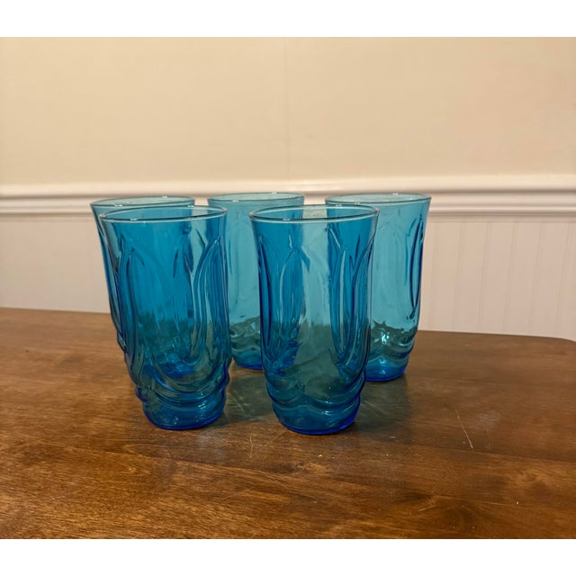 Blue Period Mid 20th Century Anchor Honking Mid Century modern Colonial Tulip Laser Blue Glasses - Set of 5 For Sale - Image 8 of 10