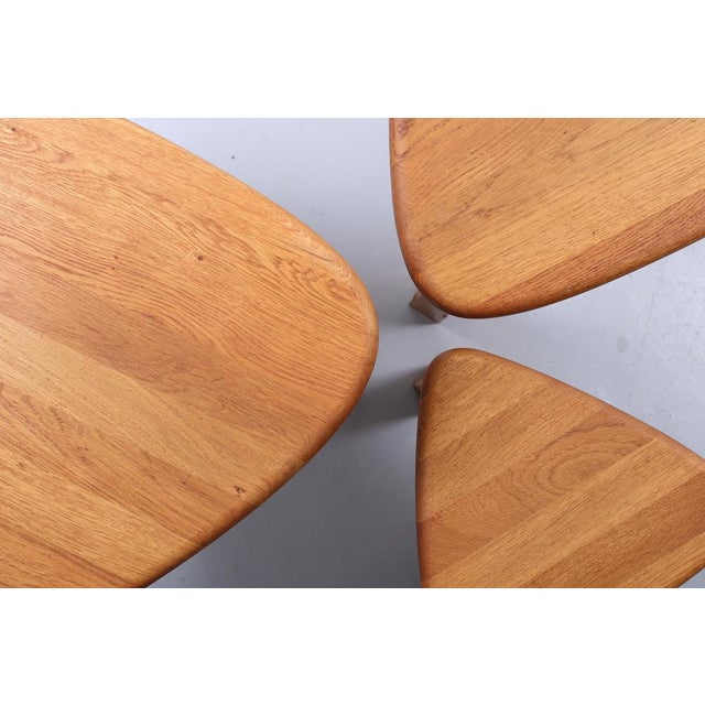 1960s Light Oak Nesting Tables attributed to Charlotte Perriand, 1960s, Set of 3 For Sale - Image 5 of 10