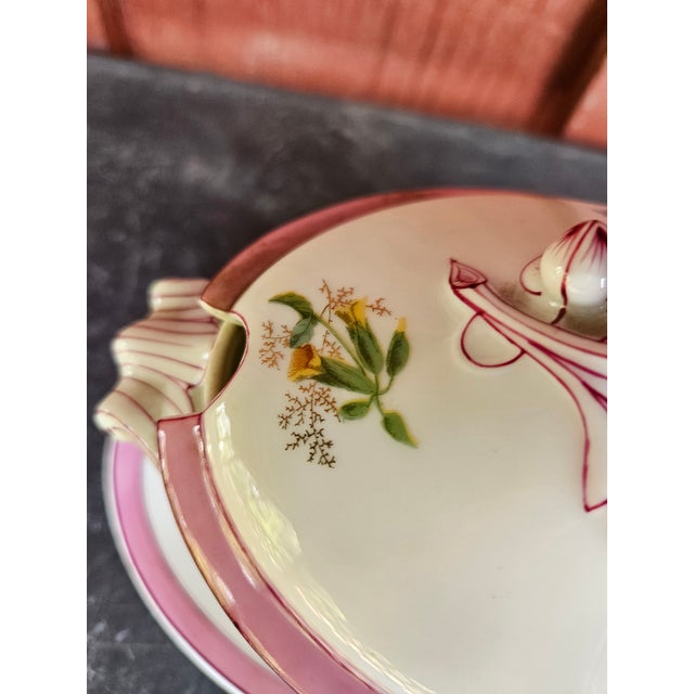 French Beautiful Old Paris Covered Sauce Tureen With Wildflowers and Raspberry Banding Kerr Philadelphia For Sale - Image 3 of 6