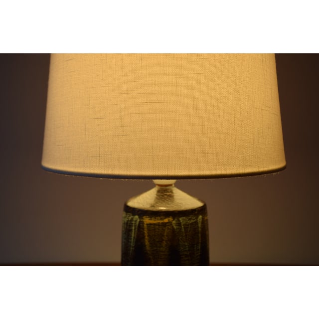 Mid-Century Modern Danish Studio Pottery Table Lamp with Graphic Hand-Painted Decor by Kai Klinge, 1960 For Sale - Image 10 of 12