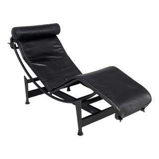 Italian Modern LC4 Chaise Lounge by Le Corbusier, Pierre Jeanneret and Charlotte Perriand for Cassina, 1980s For Sale