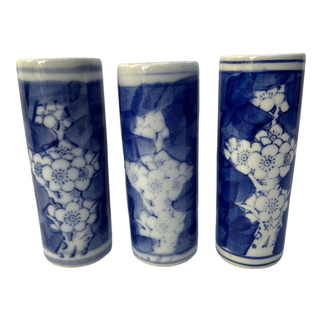 Blue and White Chinese Export Porcelain Vases Set of 3 For Sale