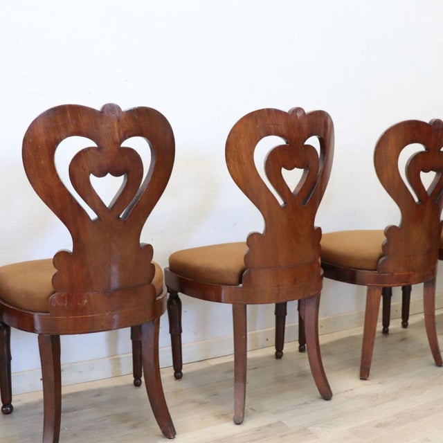 Early 19th Century Dining Chairs in Walnut, Set of 6 For Sale - Image 4 of 17