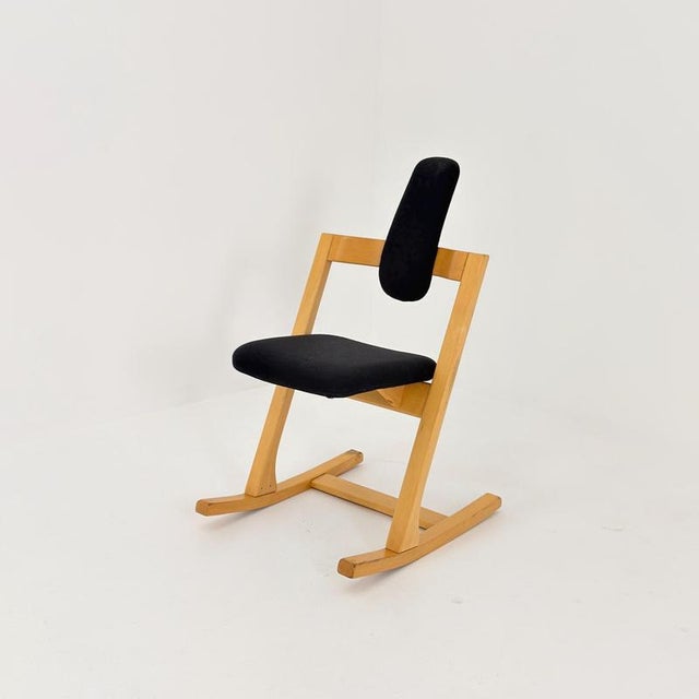 Iconic Mid-Century Scandinavian pendulum rocking chair designed by Peter Opsvik for Stokke Norway in the 1980s. A perfect...