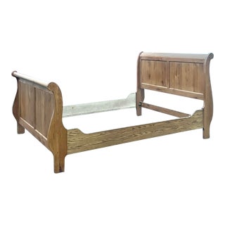 Broyhill Attic Heirlooms Made in Usa Sleigh Bed - Queen Size For Sale