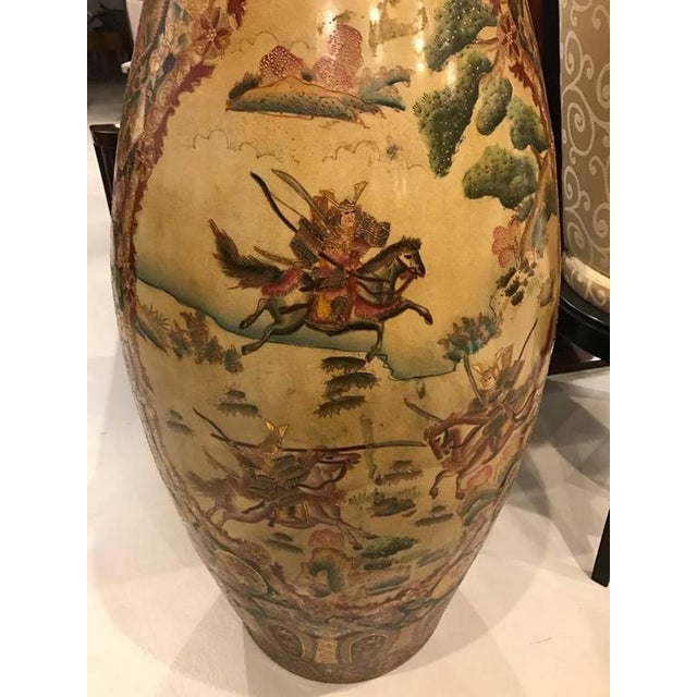 Red Japanese Palace Floor Vase With Samurai Warriors Motif For Sale - Image 8 of 11