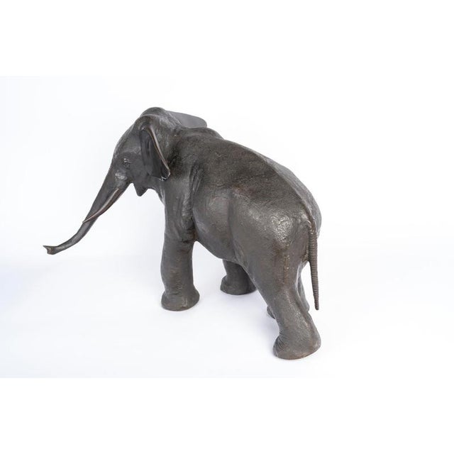 Sculpture, 20th century, representing an elephant in metal with bronze patina. H: 37cm, W: 55cm, D: 34cm