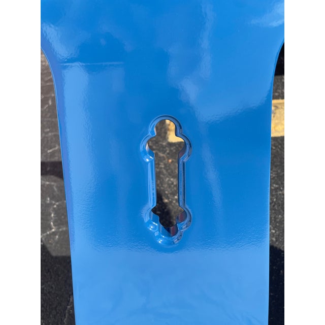 Wood 1970s High Gloss Patriot Blue Chinoiserie Settee – Newly Lacquered – 48” Wide For Sale - Image 7 of 11