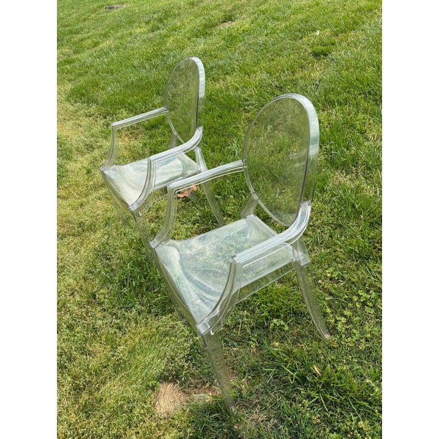 Pair of Kartell Louis Ghost Clear Armchairs, Marked Kartell For Sale In Charlotte - Image 6 of 6