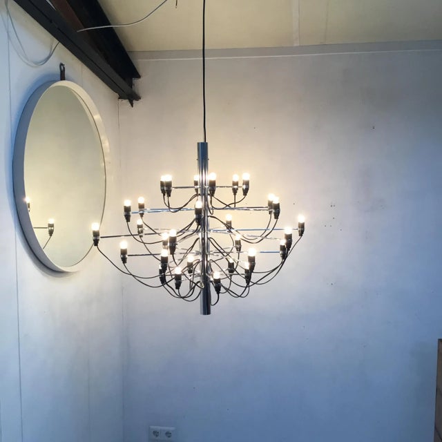 Mid-Century Modern Model 2097 Chandelier by Gino Sarfatti, in Very Good conditions. Designed 1960 to 1969 European Plug...