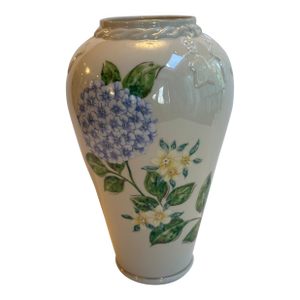 Lenox "Blue Hydrangeas" Collection Ceramic 10.5" Tall Ivory Vase Embossed Hand Painted Floral Design