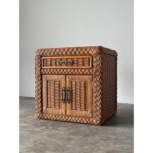 Woven Wicker Nightstand With Braided Rope Trim, 1980s For Sale - Image 4 of 17