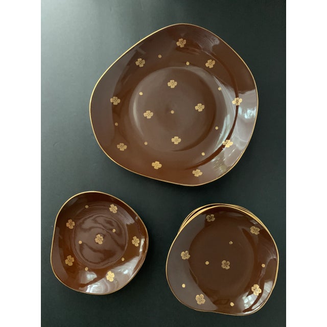 Noritake Mid-Century Chocolate Brown & 22k Gold Floral Dessert Plate Set With Freeform Cake Platter — Serving for Six, Set of 7 Pieces For Sale - Image 4 of 11