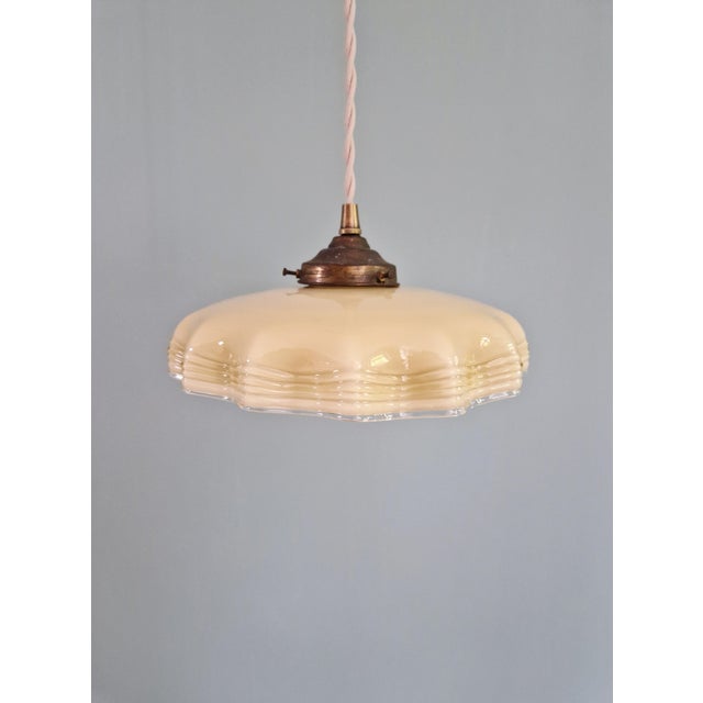Art Deco Pendant Light in Scalloped Yellow Opaline Glass with Uranium Glass, 1920 For Sale - Image 4 of 10