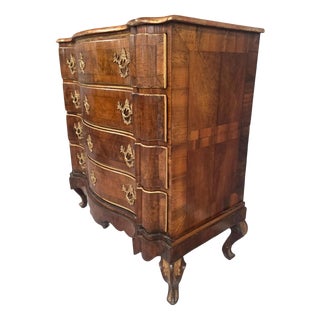 Antique 18th Century Walnut Serpentine Chest of Drawers For Sale