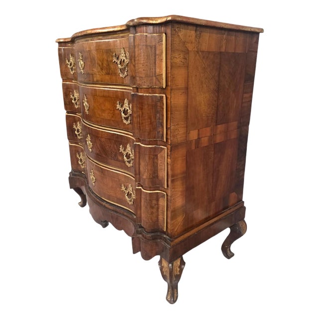 Antique 18th Century Walnut Serpentine Chest of Drawers For Sale