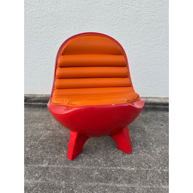 Own a true piece of Disney history with this authentic fiberglass resin chair from Tomorrowland’s Space Mountain—a rare...