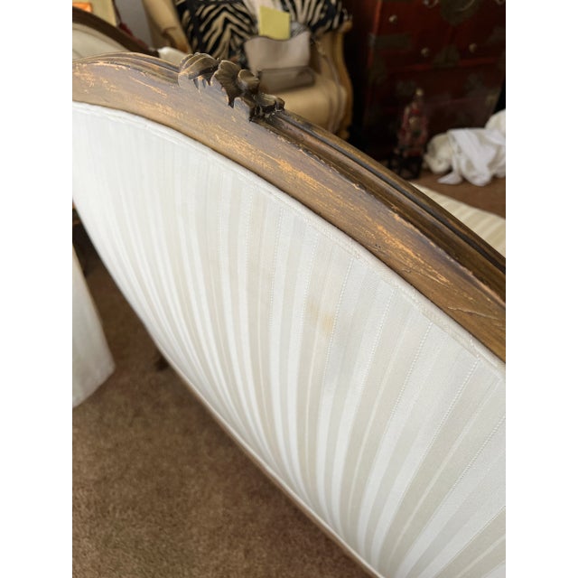 White 1940s French Style White Settee For Sale - Image 8 of 10