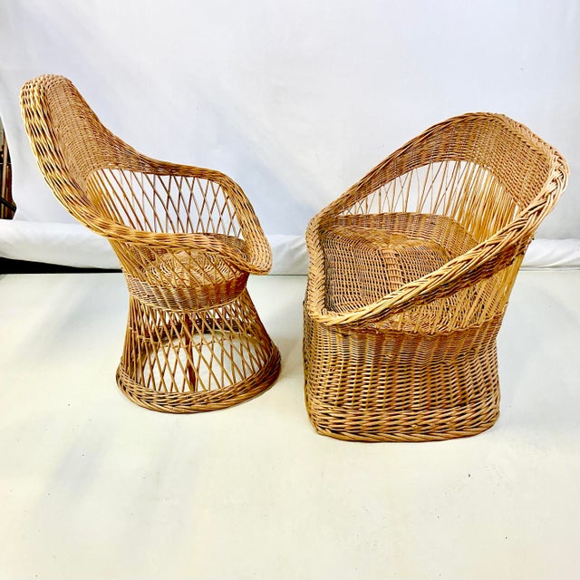 1970s Vintage Coastal Boho Chic Wicker Settee & Chair 2 Piece Set - After Adrian Pearsall. For Sale - Image 9 of 10