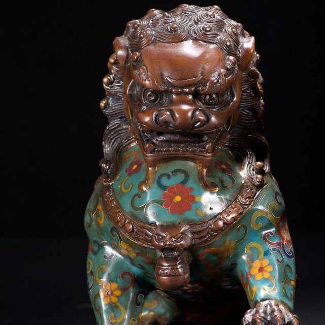 Pair of Vintage Cloisonné Enamel Guardian Lions – Gilt Bronze Foo Dogs, Turquoise Ground For Sale - Image 4 of 7