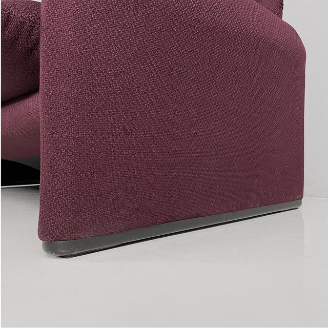 Italian Modern Burgundy Fabric Sofa by Vico Magistretti for Cassina, 1960s For Sale - Image 11 of 12