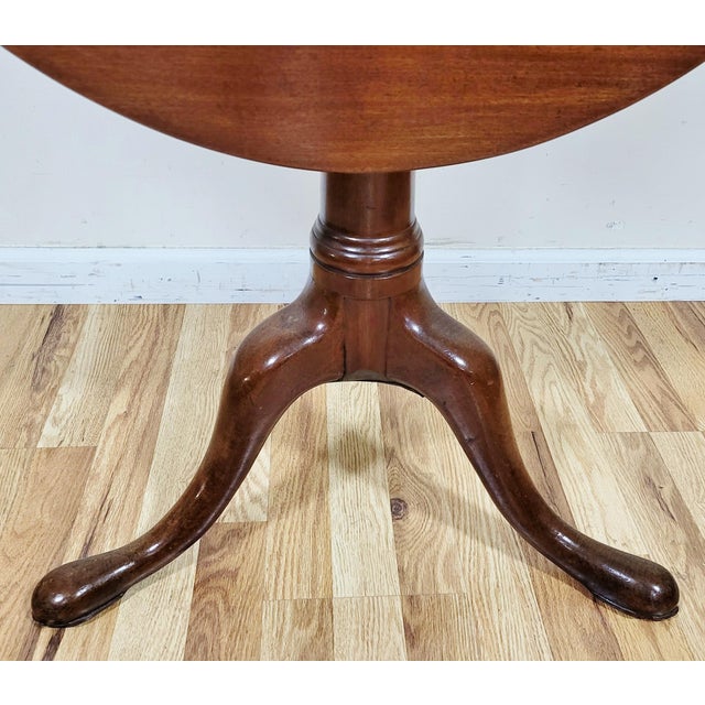 English 19th C Mahogany Queen Anne Pad Foot Birdcage Round Tilt-Top Table For Sale - Image 9 of 16