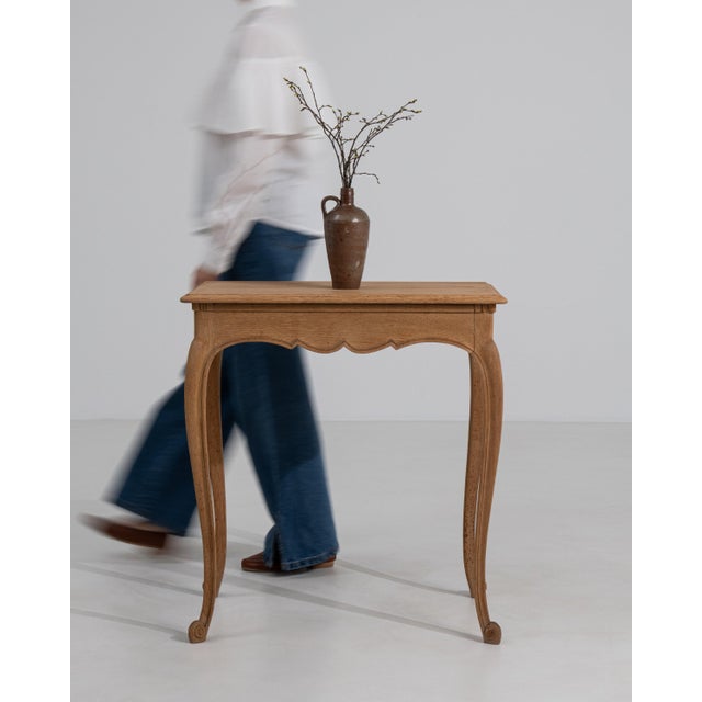 French Louis XV Oak Side Table with Curved Legs, 20th Century For Sale - Image 10 of 11