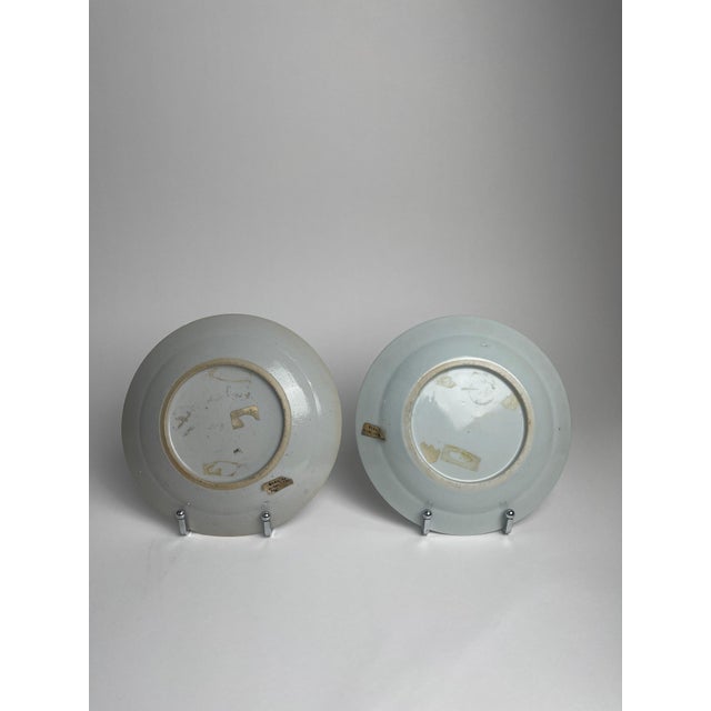 Ceramic Pair of 18th Century Chinese Export Eagle Plates - Hemingway Family For Sale - Image 7 of 11